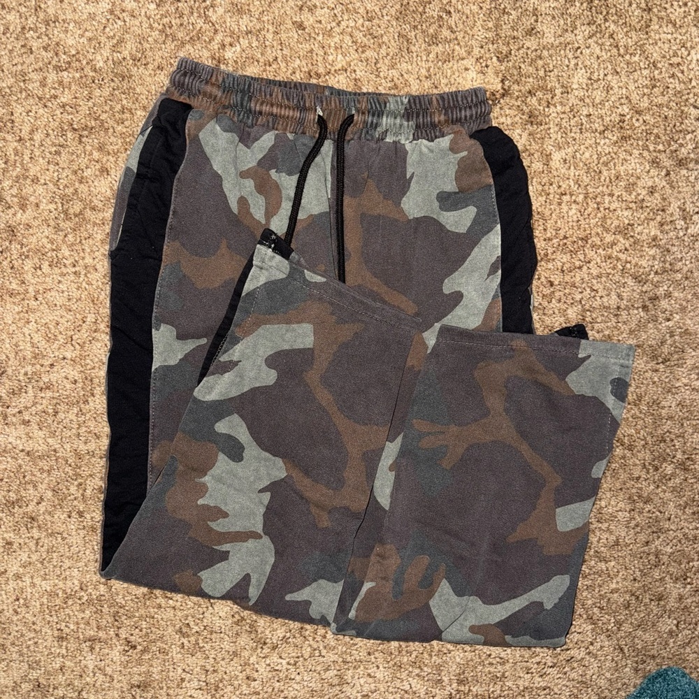 NWT Twenty5A Camouflage Jogger Pants
